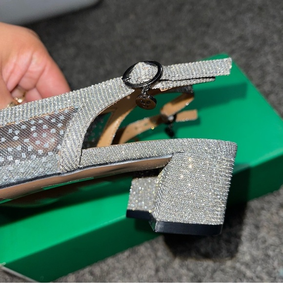 J. Renee Women's Faleece Pump Size 8.5M - Picture 5 of 8